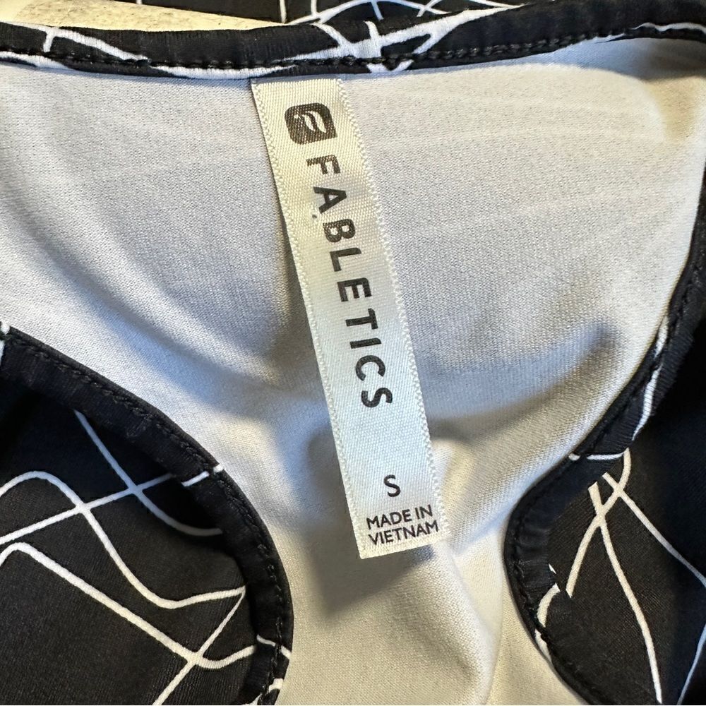Two Fabletics workout tops. Size small. - Picture 4 of 8